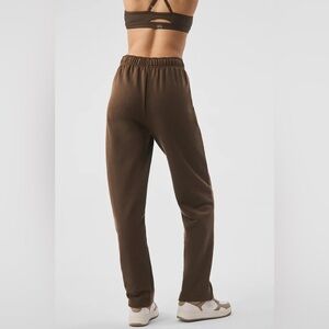 ALO Accolade Straight Leg Sweatpants Espresso